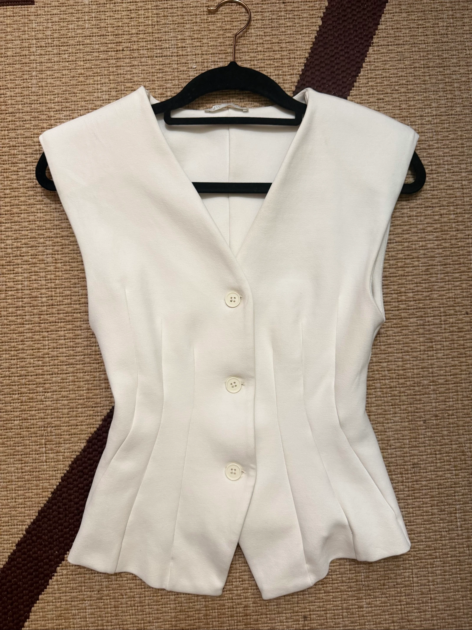 Chaleco botones de Zara 